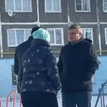 Рейд по безопасности крыш в Нязепетровске: Сергей Кравцов оценил ход очистки от снега и льда