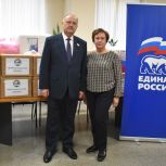 Единороссы Приморского района передали помощь для бойцов, проходящих лечение в Госпитале для ветеранов войн