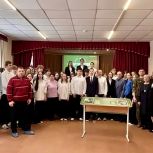В школе №43 Советского района открыли Парту Героя