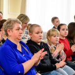 По инициативе депутата Госдумы Дмитрия Саблина для детей участников СВО провели историческую экскурсию