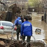 Волонтёры «Единой России» помогают ликвидировать последствия подтоплений в районах Дагестана