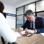 Опытные политики наравне со всеми: действующие депутаты Госдумы от Астраханской области Ринат Аюпов и Леонид Огуль подали заявки для участия в предварительном голосовании «Единой России»