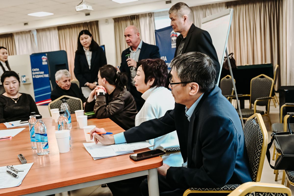 В рамках партпроекта "Безопасные дороги" прошла стратегическая сессия «Дороги и транспорт»