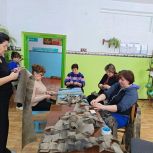 Участницы «Женского движения Единой России» оказывают поддержку бойцам СВО