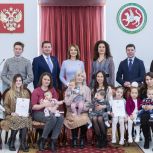 Госдума приняла закон, который расширяет льготы для мам детей до трех лет