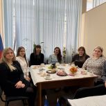 Партийцы Ленинского района поздравили с Международным женским днем