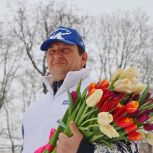 «Вы обладаете удивительной способностью делать мир вокруг добрее и светлее!» Игорь Ляхов поздравил смолянок с Международным женским днем