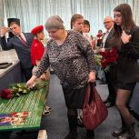 В Прокопьевске в Кузбассе «Единая Россия» открыла Парту Героя в память об участнике СВО