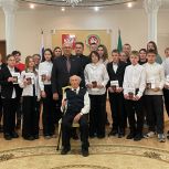 Бавлинские единороссы вручили подросткам их первые паспорта