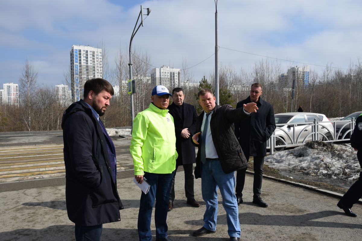 «Единая Россия» проверила безопасность школьных маршрутов в Екатеринбурге
