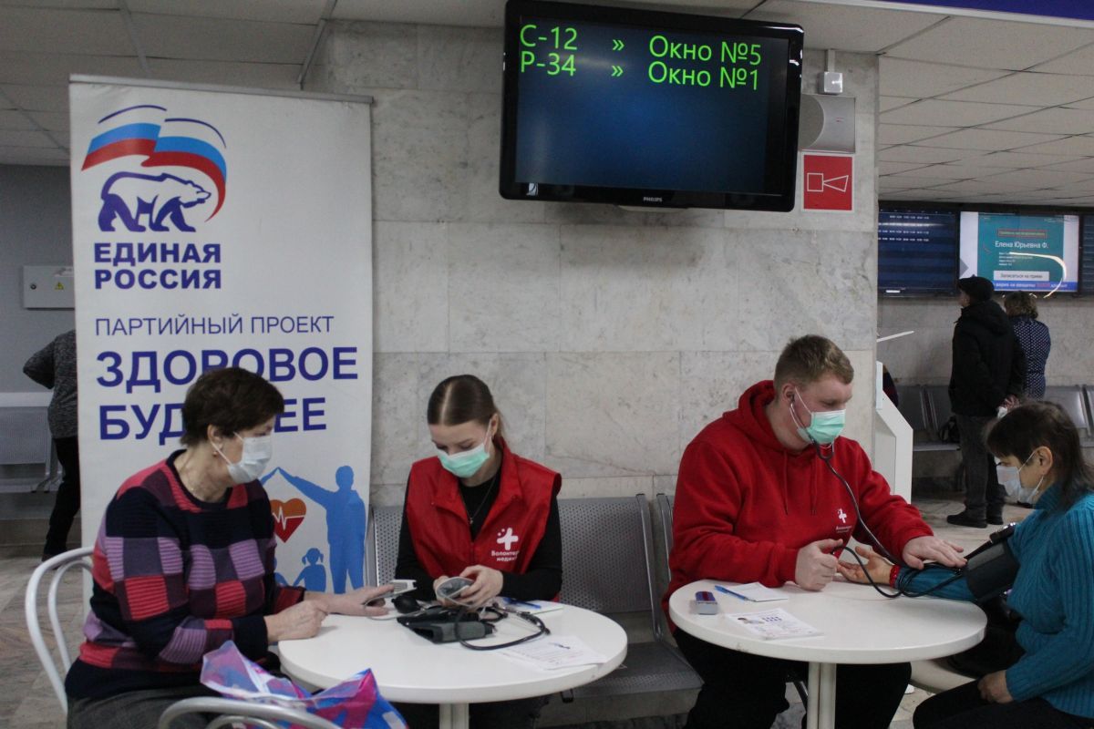 «Единая Россия» организовала выездной приём врачей в поликлинике Череповца