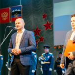Гордость за героев: День защитника Отечества в ДК «Икар» с экспонатами из зоны СВО