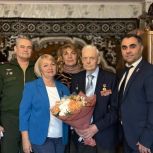 Активисты «Единой России» поздравили ветерана Великой Отечественной войны с юбилеем