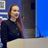 С заботой о женщинах, бойцах и их семьях: активистки «Женского движения» партии отчитались о своей работе на форуме «Возрождаем Донбасс вместе с Единой Россией»