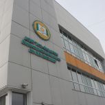 Партийный десант «Единой России» проверил библиотеку, построенную в поселке Усть-Ордынский по народной программе