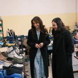 Ольга Швецова поздравила обувных мастериц с 8 Марта