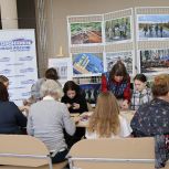 «Глаза поили душу красотой»: сторонники «Единой России» организовали выставку, посвящённую Международному женскому дню