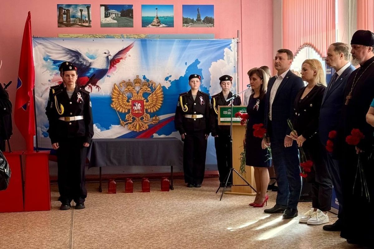 При поддержке «Единой России» в селе Орловка под Севастополем установили Парту Героя