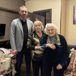 Дмитрий Хорошилов поздравил со 100-летием ветерана Зою Приходько