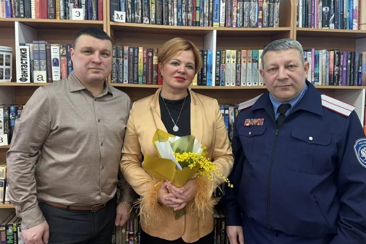 Надежда Виноградова и Максим Хохулин поздравили с Международным женским днём