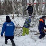 «Единая Россия» провела субботники по уборке снега в регионах