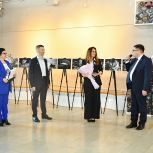 «Единая Россия» в преддверии 8 Марта открыла фотовыставку  в столице Чукотки