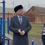 Партийный десант проверил качество спортивной инфраструктуры Карабулака