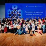 Секретарь реготделения вручил молодым семьям жилищные сертификаты