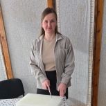 Партийцы в Каслинском округе сделали своими руками для бойцов СВО окопные свечи