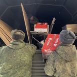 Партийцы приняли участие в сборе посылок бойцам