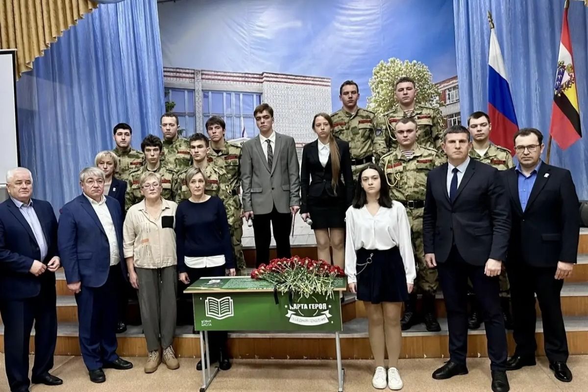 В Железногорске открыли Парту героя, освобождавшего Сватово в ЛНР