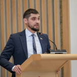 Лидер донских «молодогвардейцев» Николай Ромашенко выступил на форуме молодых парламентариев в Ханты-Мансийске