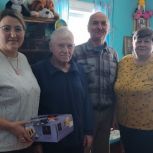 «Единая Россия» поздравила жителя Вольска с 90-летием