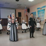 Активисты Волжского района поздравили воспитанниц и преподавателей интернатов с предстоящим праздником