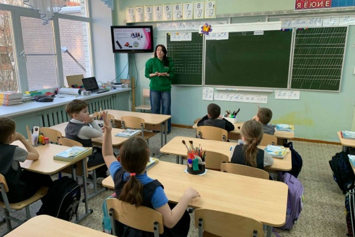 В школе №27 Череповца прошёл эко-урок об опасности батареек