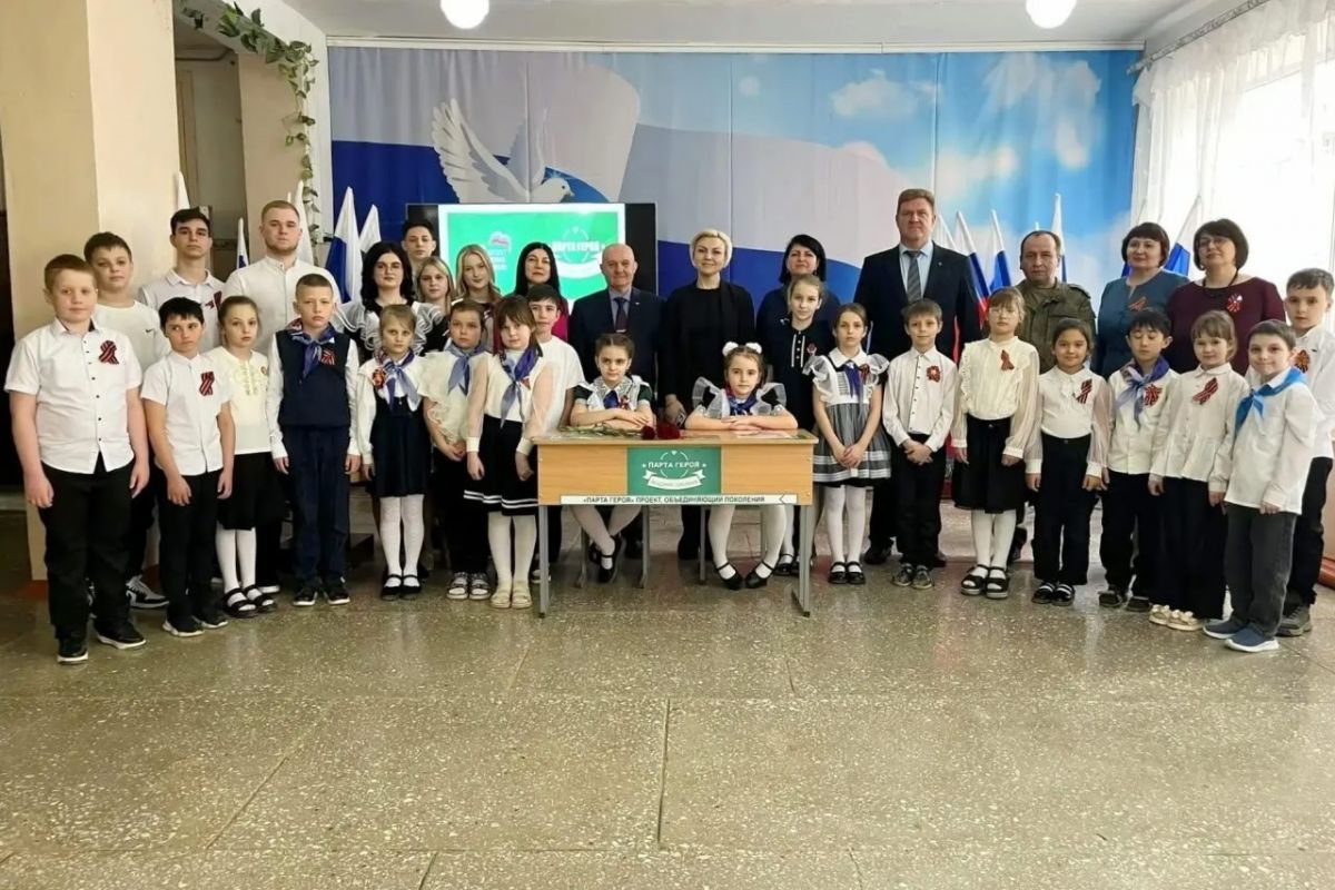 «Единая Россия» открыла в селе Томузловское Ставропольского края Парту Героя в честь участника Великой Отечественной войны