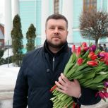 Поздравление с 8 Марта секретаря Курского регионального отделения партии «Единая Россия» Евгения Лобова