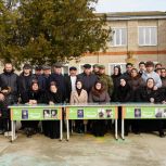 В Гунийской гимназии открыли три «Парты Героя» в рамках проекта «Единой России»