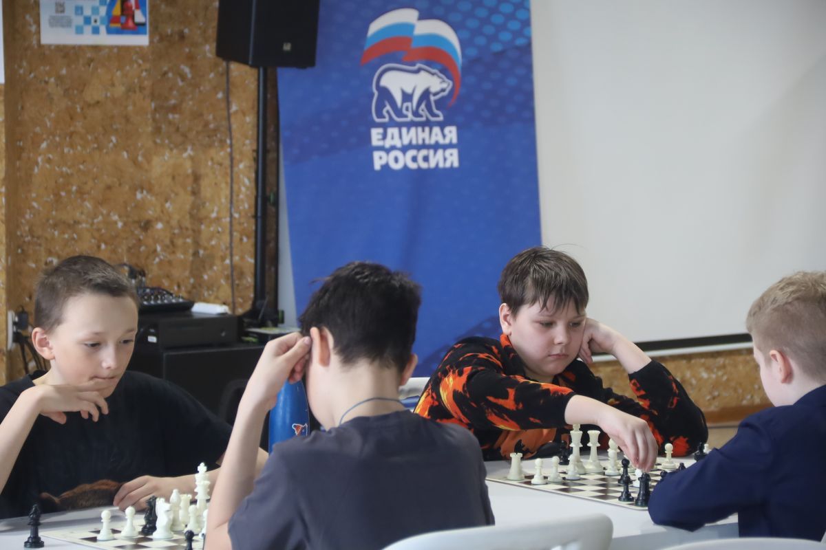 «Единая Россия» провела на Чукотке региональный отборочный турнир Всероссийского детского кубка С. А. Карякина «Шахматная смена-2026»