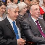День театра отметили в Великих Луках спектаклем и чествованием артистов
