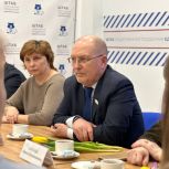В штабе общественной поддержки «Единой России» Михаил Васютин поздравил женщин Комитета семей воинов Отечества с предстоящим Международным женским днем