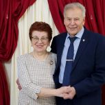 60 лет вместе: в Архангельске супруги Кононовы отметили бриллиантовую свадьбу