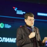 Денис Кравченко наградил победителей Национальной технологической олимпиады среди школьников и студентов