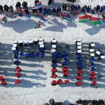 Молодогвардейцы отметили День воссоединения Крыма с Россией флешмобом