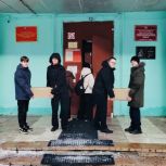 Елена Гребнева передала парафин волонтерам Донского