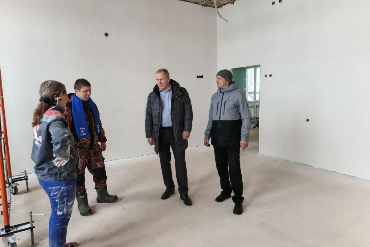 Партийный десант Зубово-Полянского района ознакомился с ходом проведения капитального ремонта МБОУ «Ново-Выселская СОШ»