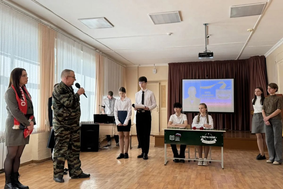 В Энгельсе открыли Парту Героя в память о Данииле Боце
