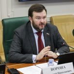 Сенатор Дмитрий Ворона прорабатывает вопросы поддержки малого и среднего предпринимательства, а так же развития портов и аэропортов в воссоединенных регионах