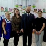 Артемий Галицын и актив партии поздравили воспитателей в Год дошкольного образования