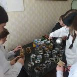В школе села Кистендей прошло занятие по изготовлению блиндажных свечей